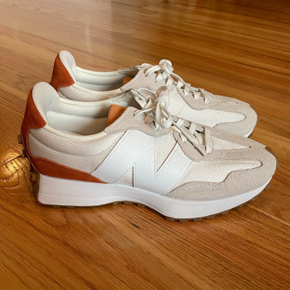 New Balance 327 Women’s Size 10